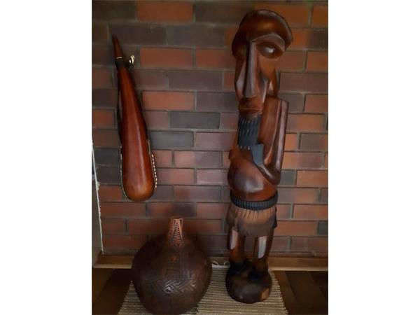 ~/upload/Lots/48392/lgzb75jqf2ens/LOT 92A ARTWORK Statue Height 110cm Width 18cm Bow and arrow holder 69 x 16cm Calabash Height 40cm bottom 30cm_t600x450.jpg